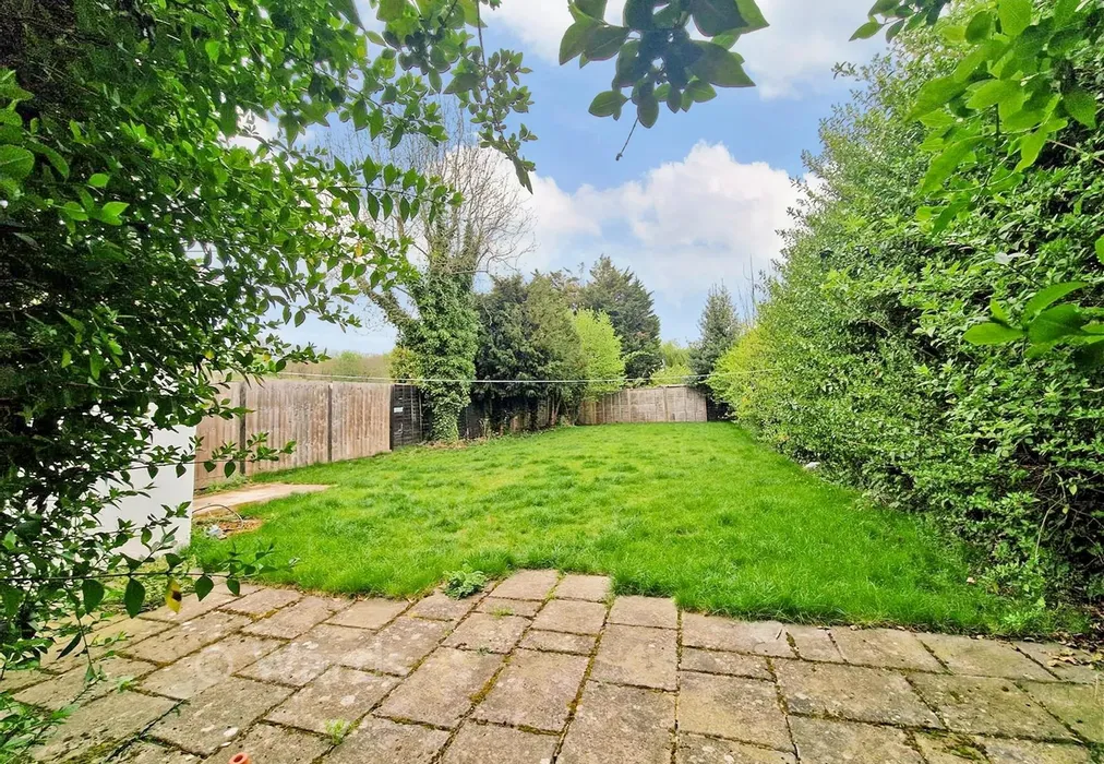 Rear Garden - Riverside, Eynsford, Kent - Wards of Kent