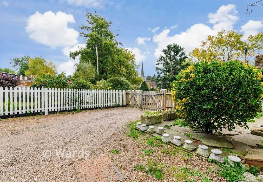 Driveway/Parking - Riverside, Eynsford, Kent - Wards of Kent