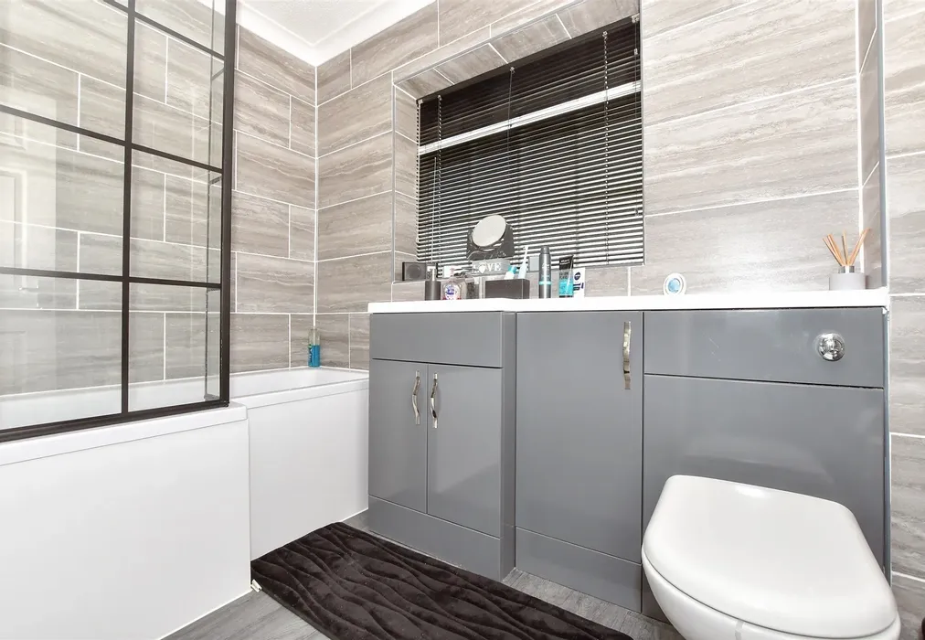 Bathroom - Willington Street, Maidstone, Kent - Wards of Kent