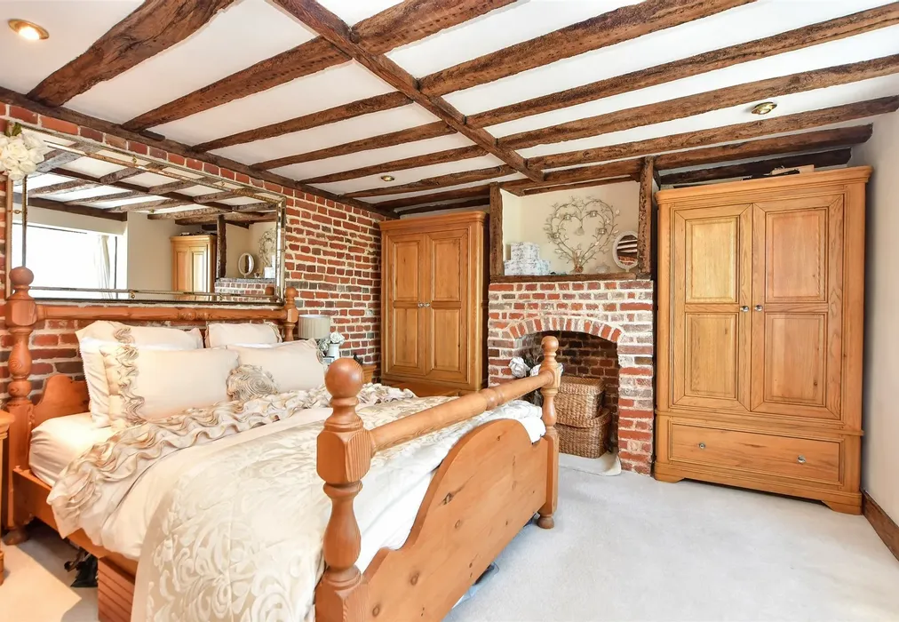 Bedroom 2 - Ham Green, Upchurch, Sittingbourne, Kent - Wards of Kent