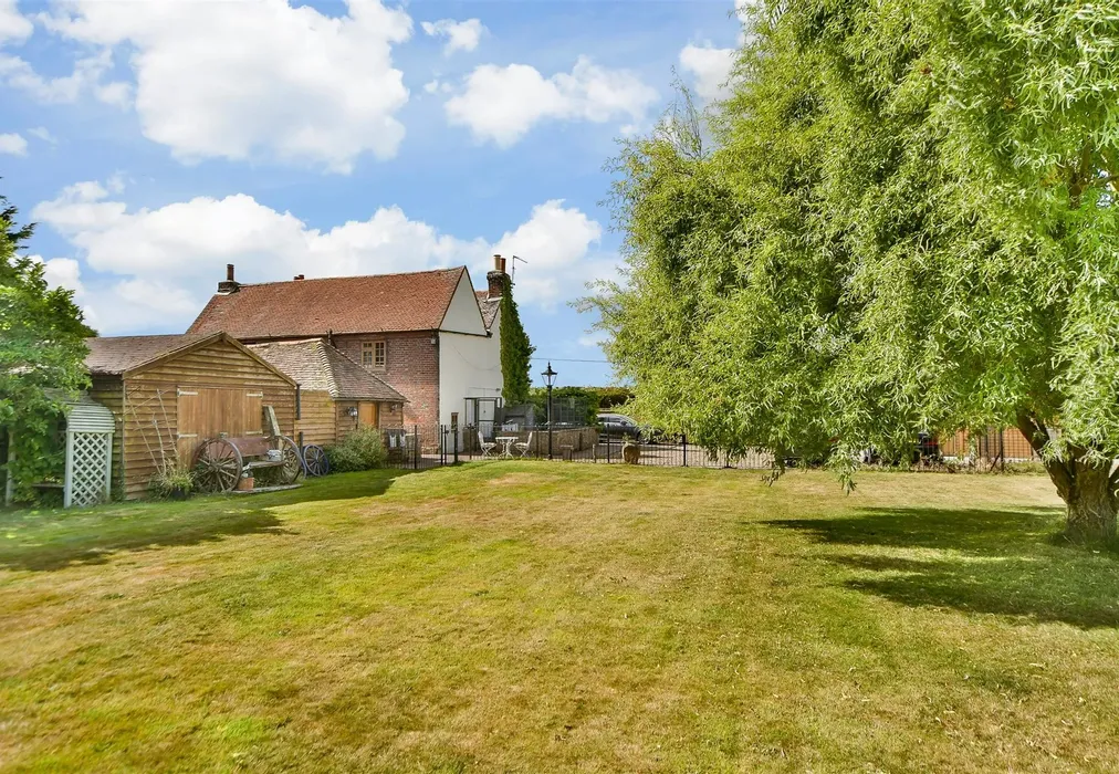 Rear Garden - Ham Green, Upchurch, Sittingbourne, Kent - Wards of Kent
