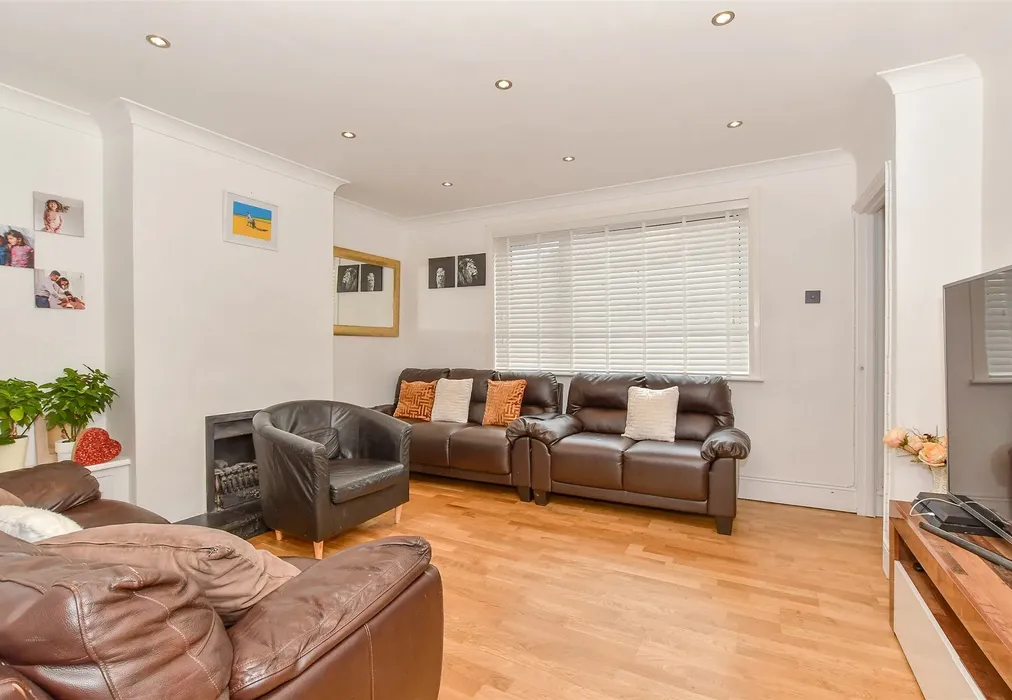 Lounge - The Chase, Tonbridge, Kent - Wards of Kent