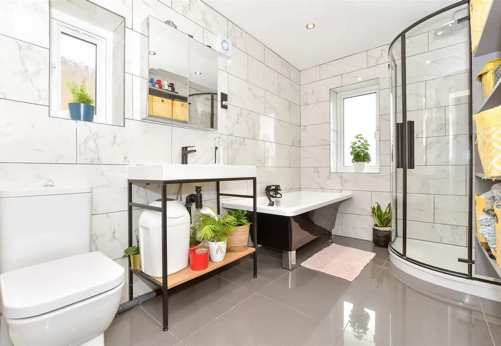 Bathroom - The Chase, Tonbridge, Kent - Wards of Kent