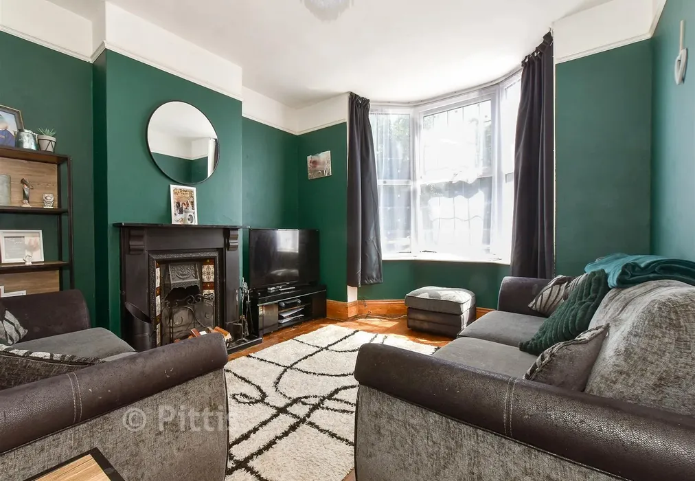 Lounge* - Carisbrooke Road, Newport, Isle of Wight - Wards of Kent