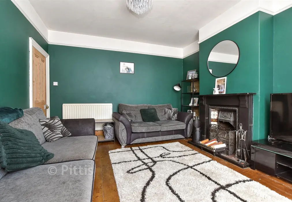 Lounge* - Carisbrooke Road, Newport, Isle of Wight - Wards of Kent