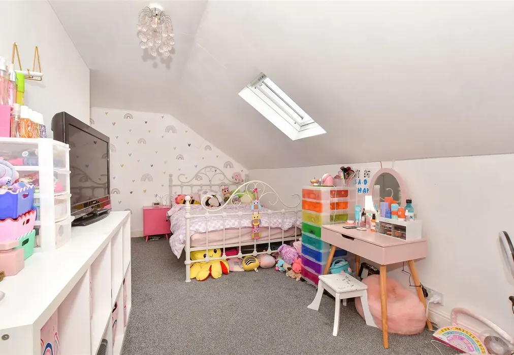 Bedroom 4 - Carisbrooke Road, Newport, Isle of Wight - Wards of Kent
