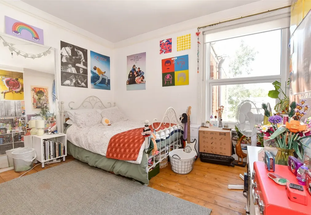 Bedroom 2 - Carisbrooke Road, Newport, Isle of Wight - Wards of Kent