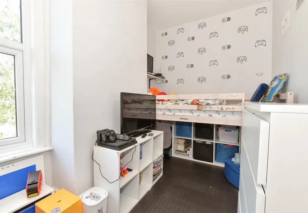 Bedroom 5 - Carisbrooke Road, Newport, Isle of Wight - Wards of Kent