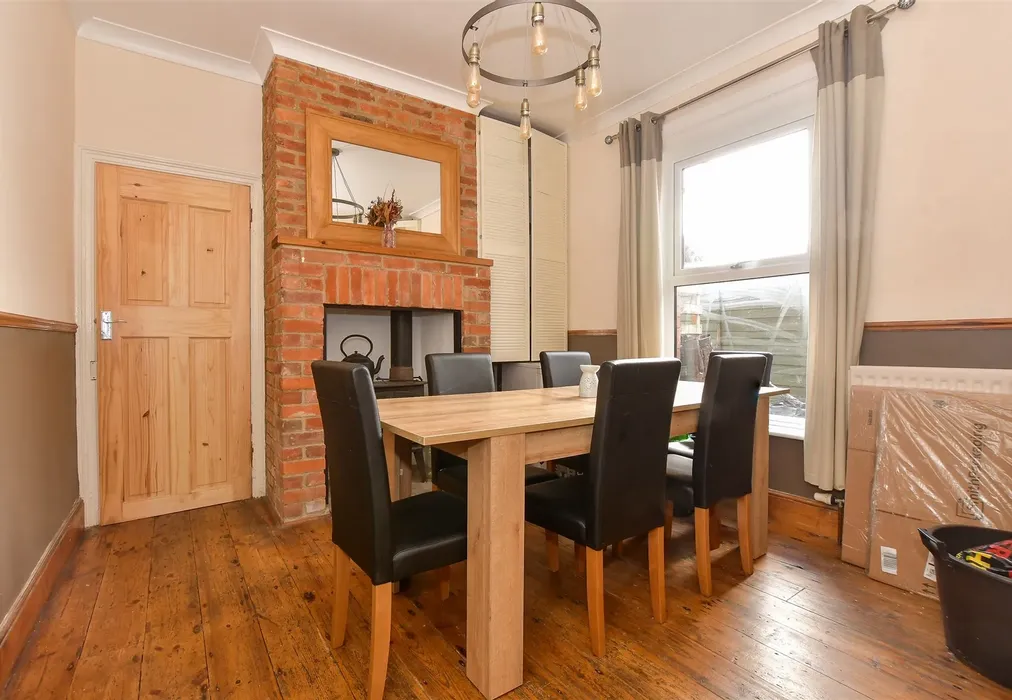 Dining Room - Carisbrooke Road, Newport, Isle of Wight - Wards of Kent