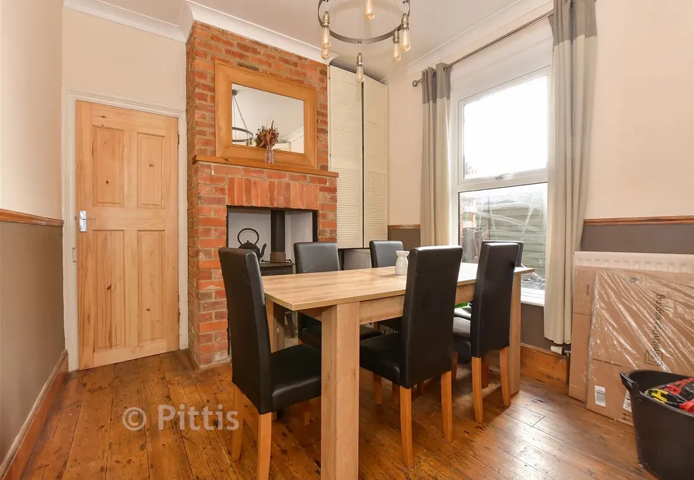 Dining Room - Carisbrooke Road, Newport, Isle of Wight - Wards of Kent