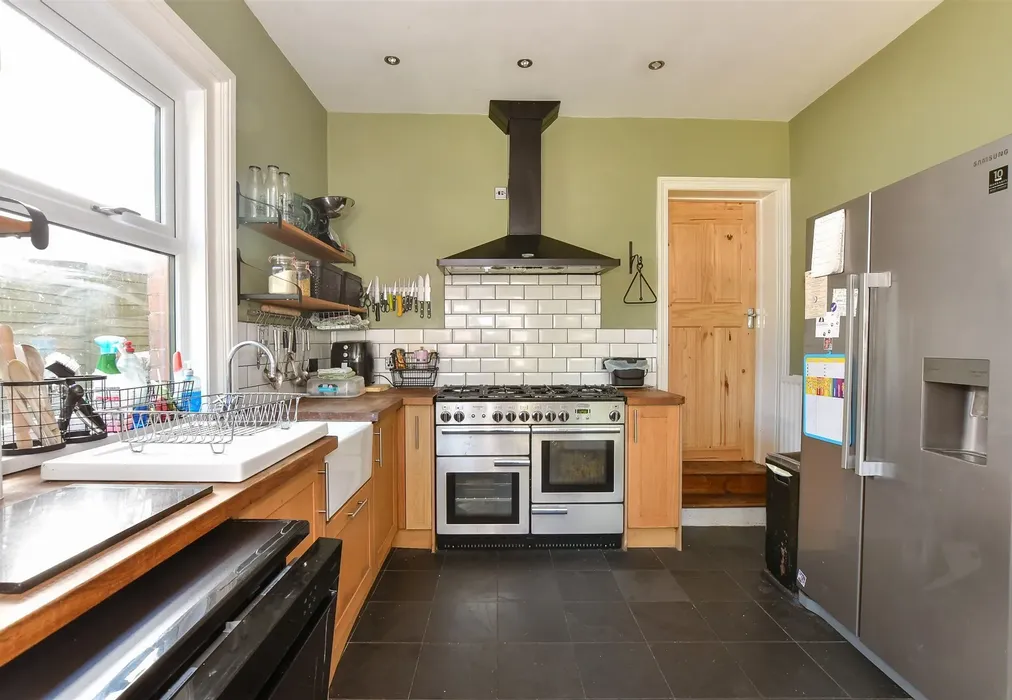 Kitchen - Carisbrooke Road, Newport, Isle of Wight - Wards of Kent