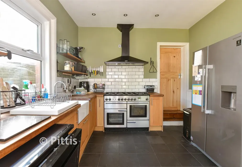 Kitchen - Carisbrooke Road, Newport, Isle of Wight - Wards of Kent