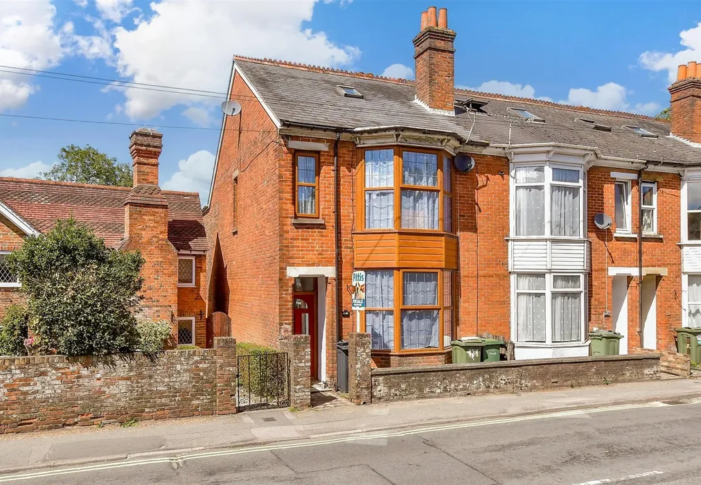 External Web 1 - Carisbrooke Road, Newport, Isle of Wight - Wards of Kent