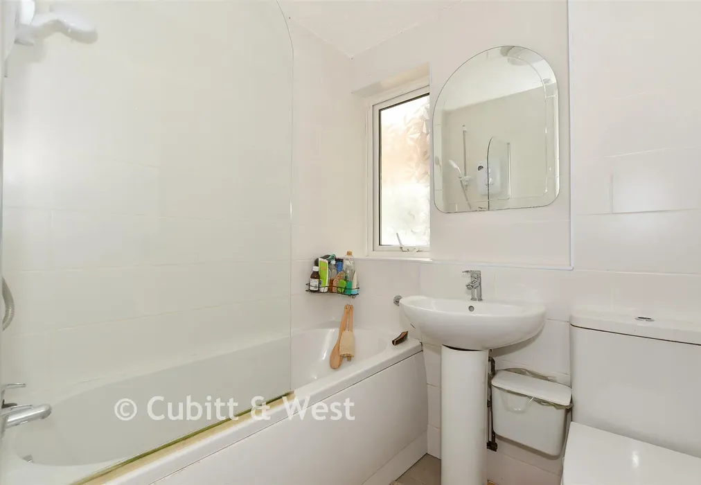Bathroom - High Street, Bognor Regis, West Sussex - Wards of Kent