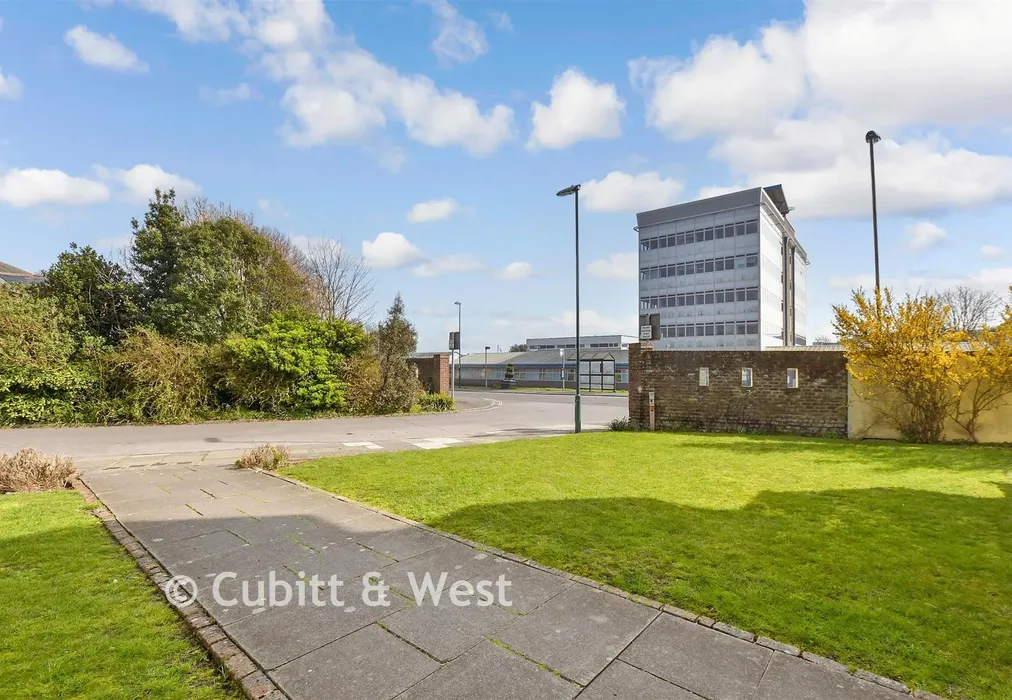 Communal Gardens - High Street, Bognor Regis, West Sussex - Wards of Kent