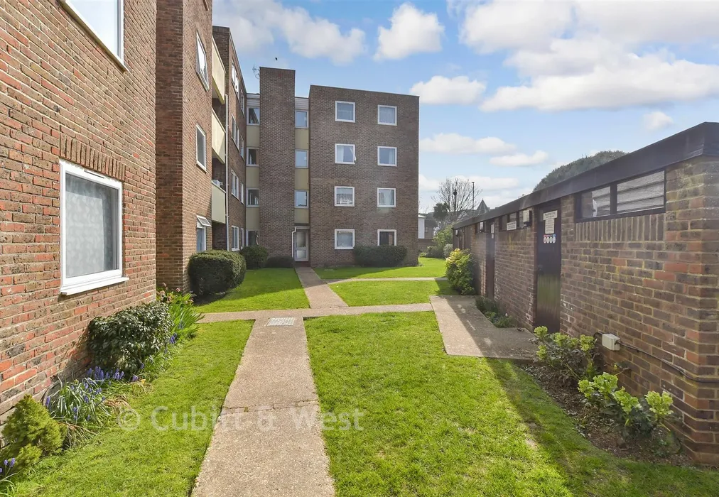 Communal Gardens - High Street, Bognor Regis, West Sussex - Wards of Kent
