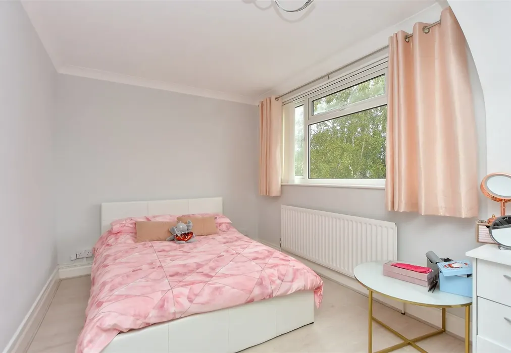 Bedroom 1 - Abbey Fields, Faversham, Kent - Wards of Kent