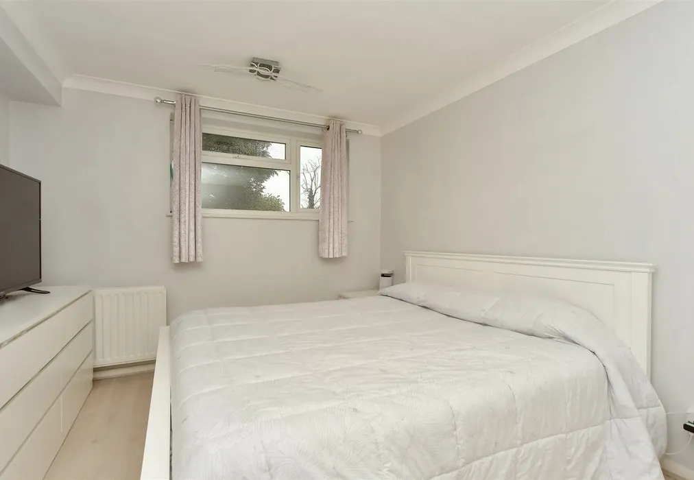 Bedroom 2 - Abbey Fields, Faversham, Kent - Wards of Kent