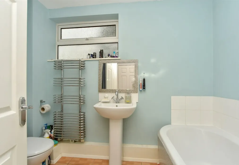 Bathroom - Abbey Fields, Faversham, Kent - Wards of Kent