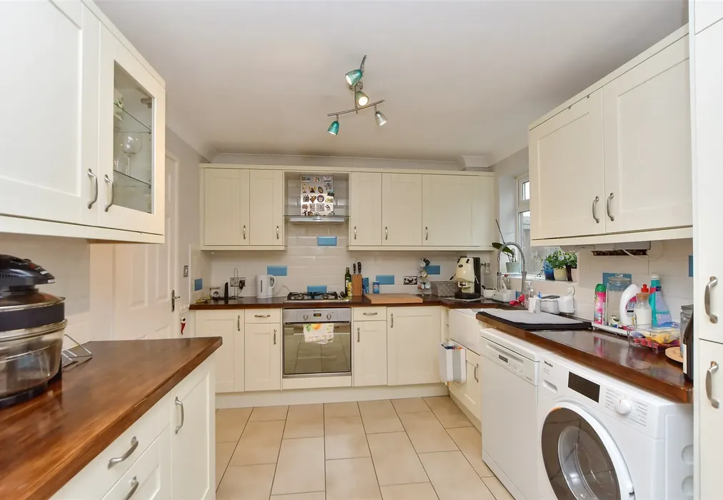 Kitchen - Abbey Fields, Faversham, Kent - Wards of Kent
