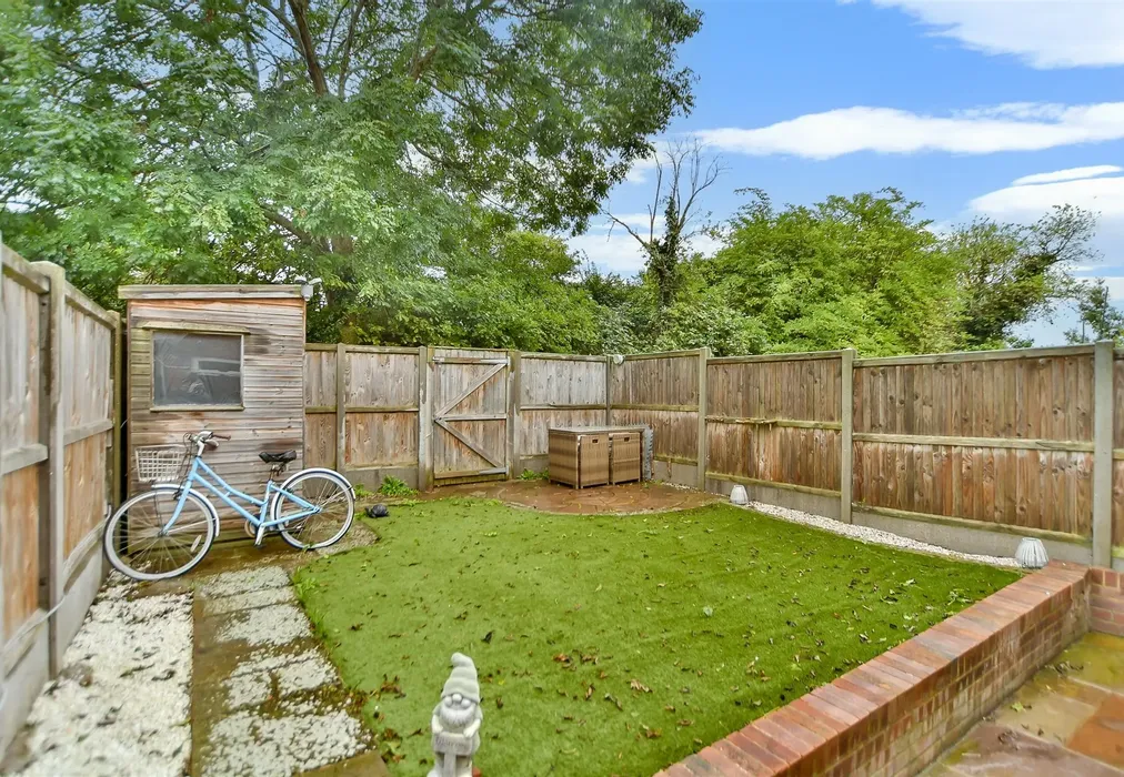 Rear Garden - Abbey Fields, Faversham, Kent - Wards of Kent