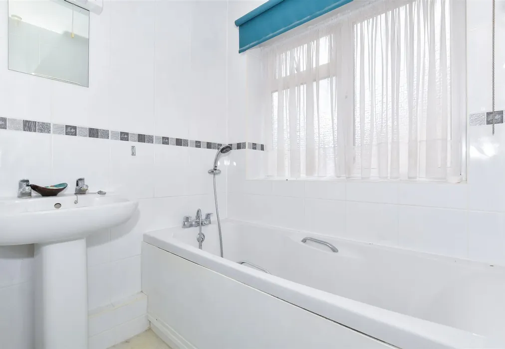 Bedroom - Handel Walk, Tonbridge, Kent - Wards of Kent