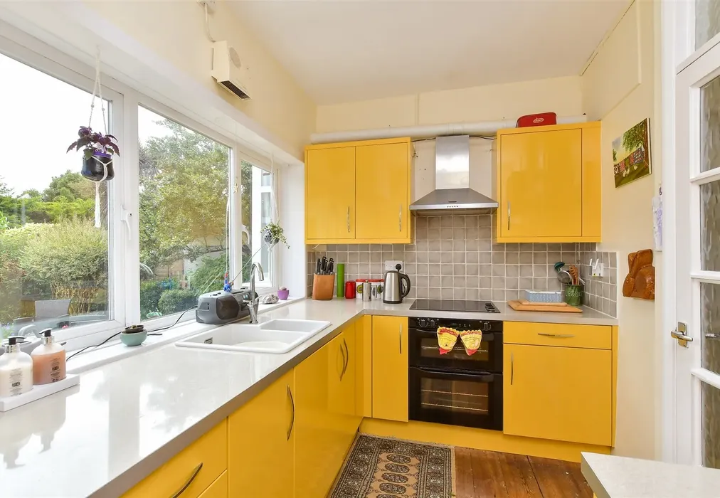 Kitchen - Grand Avenue, Worthing, West Sussex - Wards of Kent