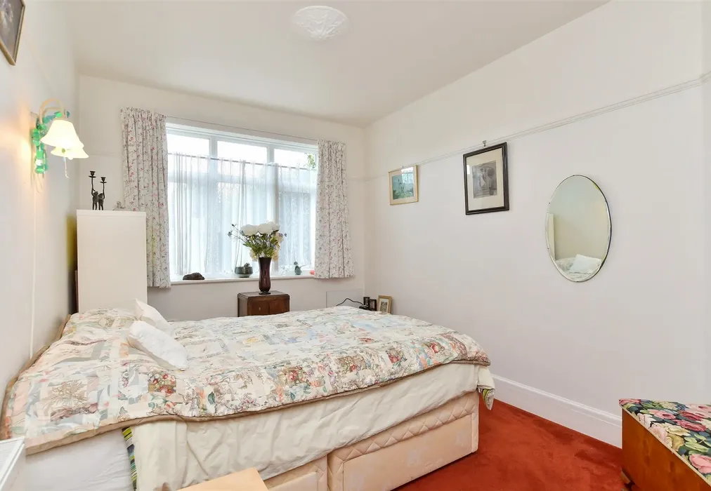 Bedroom 2 - Grand Avenue, Worthing, West Sussex - Wards of Kent