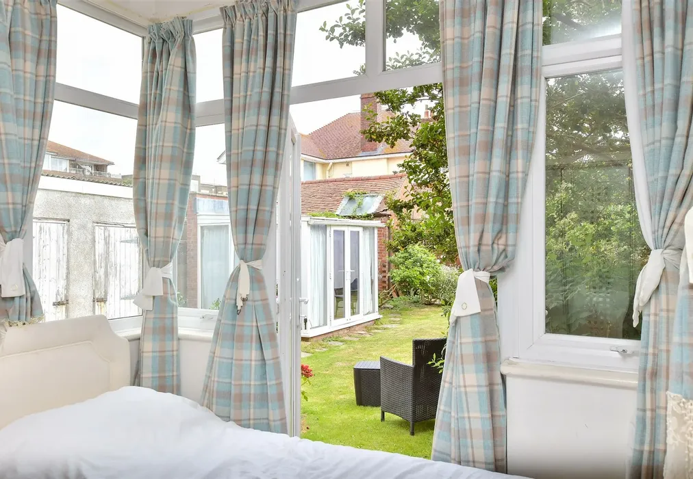 Internal Feature - Grand Avenue, Worthing, West Sussex - Wards of Kent