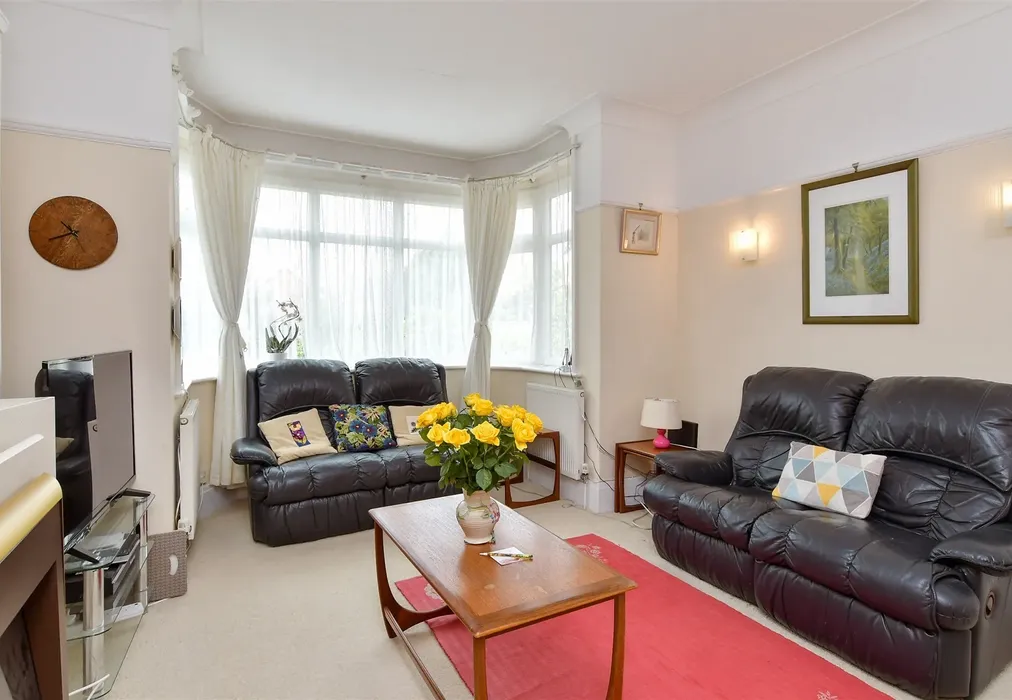 Lounge - Grand Avenue, Worthing, West Sussex - Wards of Kent