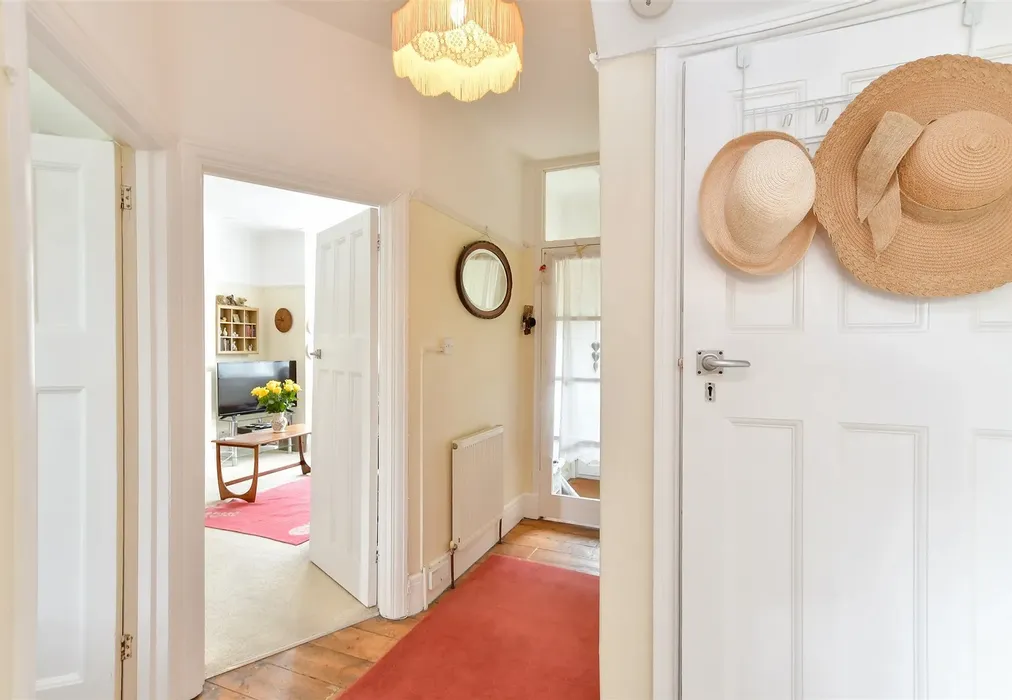 Internal Lifestyle Photograph - Grand Avenue, Worthing, West Sussex - Wards of Kent