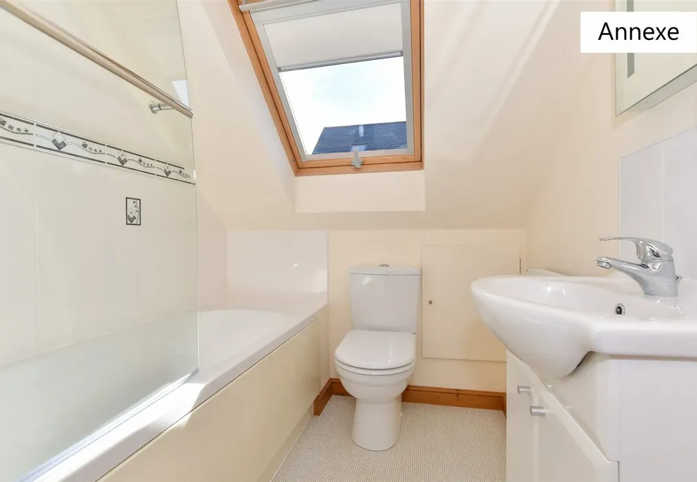 Annexe Bathroom - Beacon Lane, Woodnesborough, Sandwich, Kent - Wards of Kent
