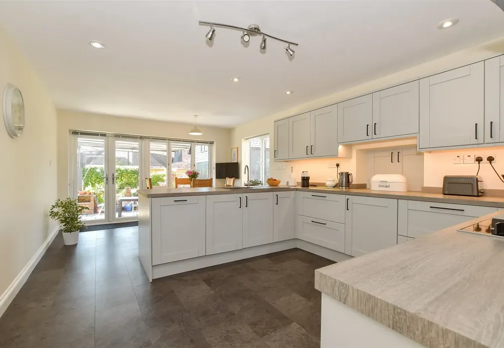 Kitchen/ Breakfast Room - Beacon Lane, Woodnesborough, Sandwich, Kent - Wards of Kent