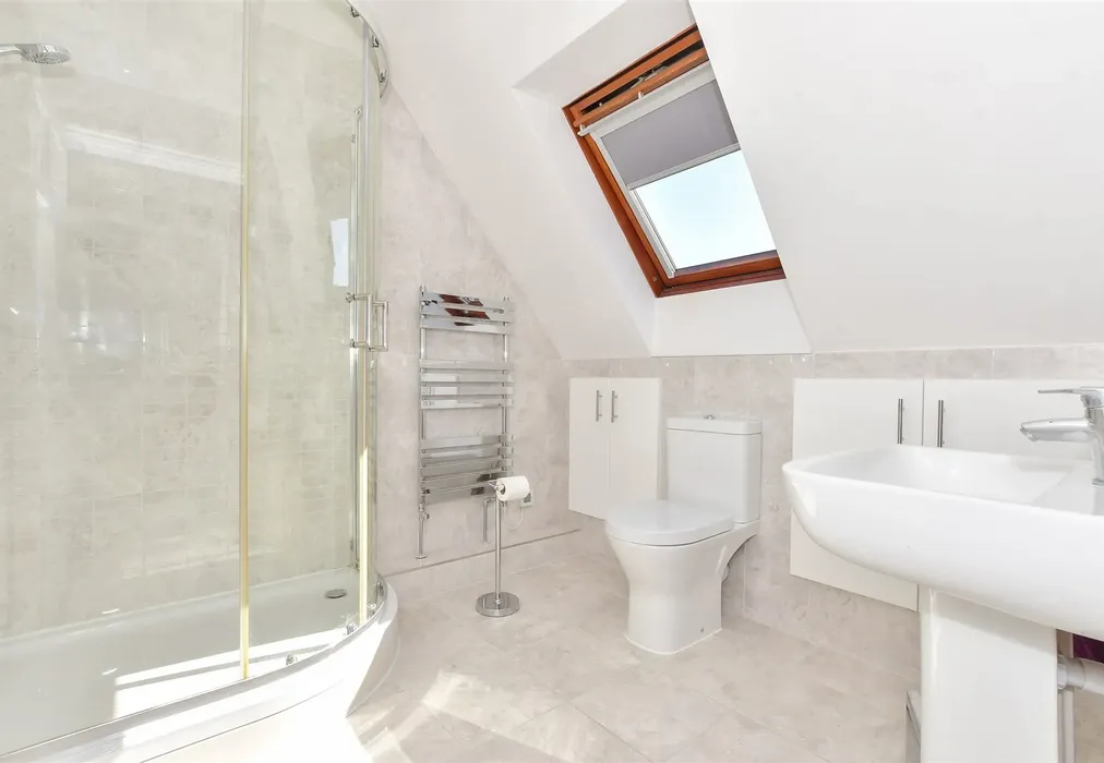 En-Suite Shower Room - Beacon Lane, Woodnesborough, Sandwich, Kent - Wards of Kent