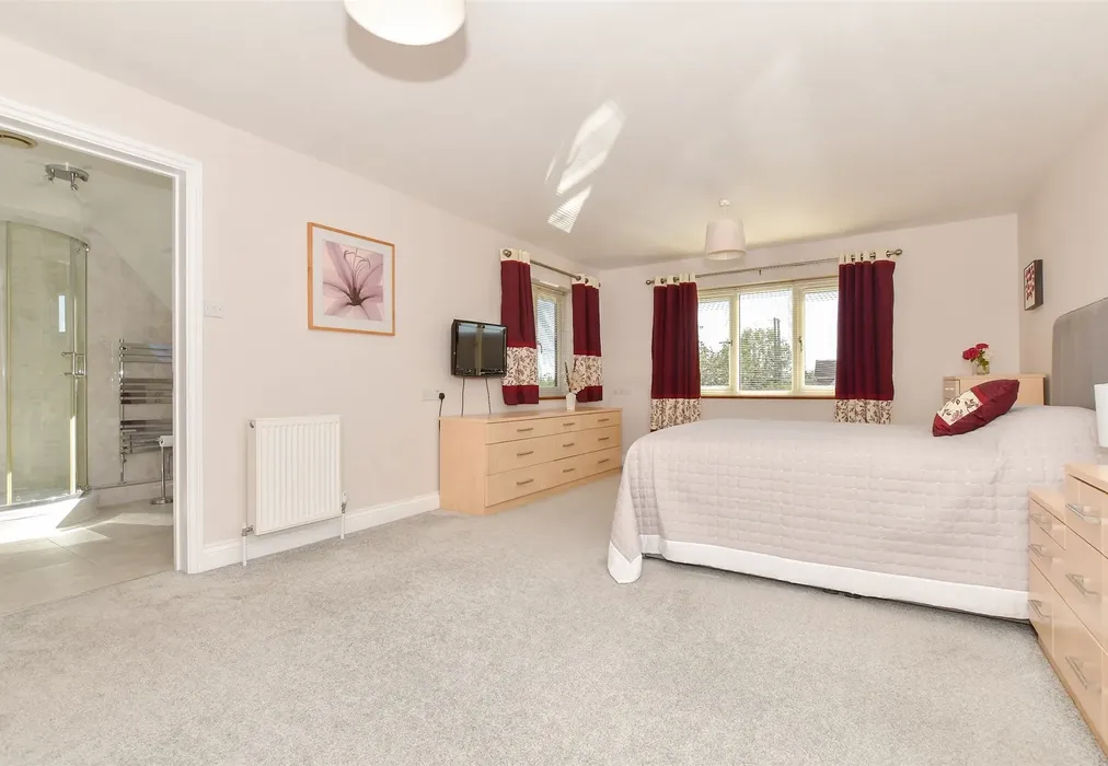 Main Bedroom - Beacon Lane, Woodnesborough, Sandwich, Kent - Wards of Kent