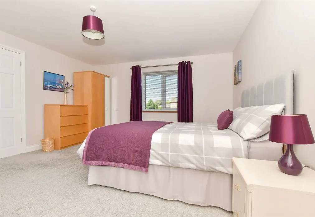 Bedroom 2 - Beacon Lane, Woodnesborough, Sandwich, Kent - Wards of Kent