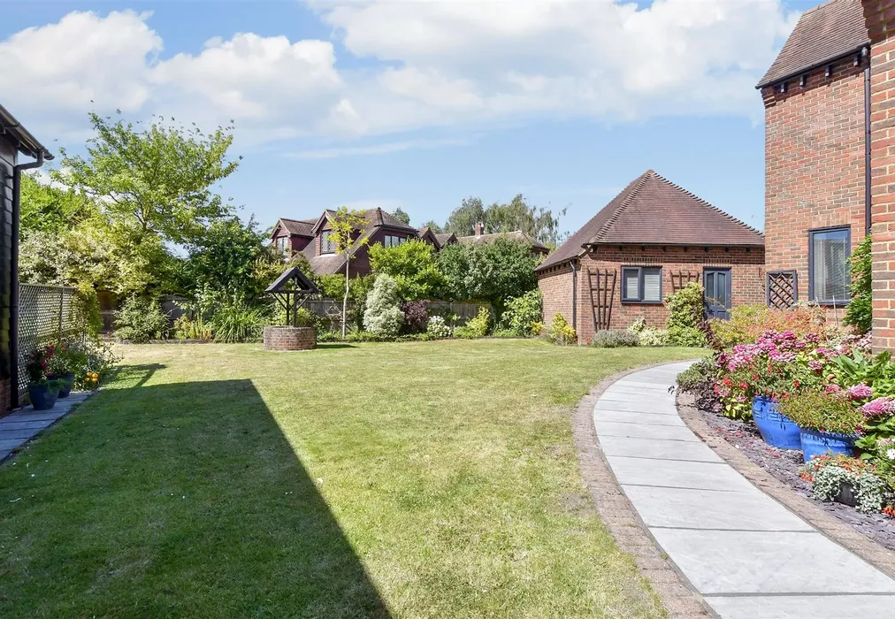 Rear Garden - Beacon Lane, Woodnesborough, Sandwich, Kent - Wards of Kent