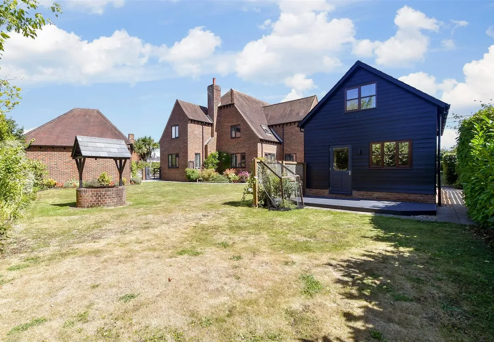 Rear Garden - Beacon Lane, Woodnesborough, Sandwich, Kent - Wards of Kent