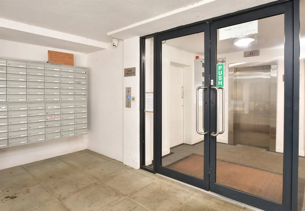 Internal Feature - Lincoln Road, Dorking, Surrey - Wards of Kent