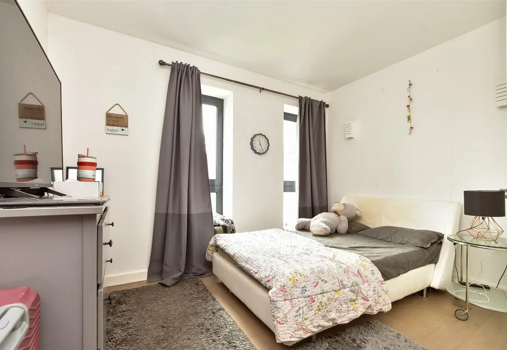 Bedroom 2 - Lincoln Road, Dorking, Surrey - Wards of Kent