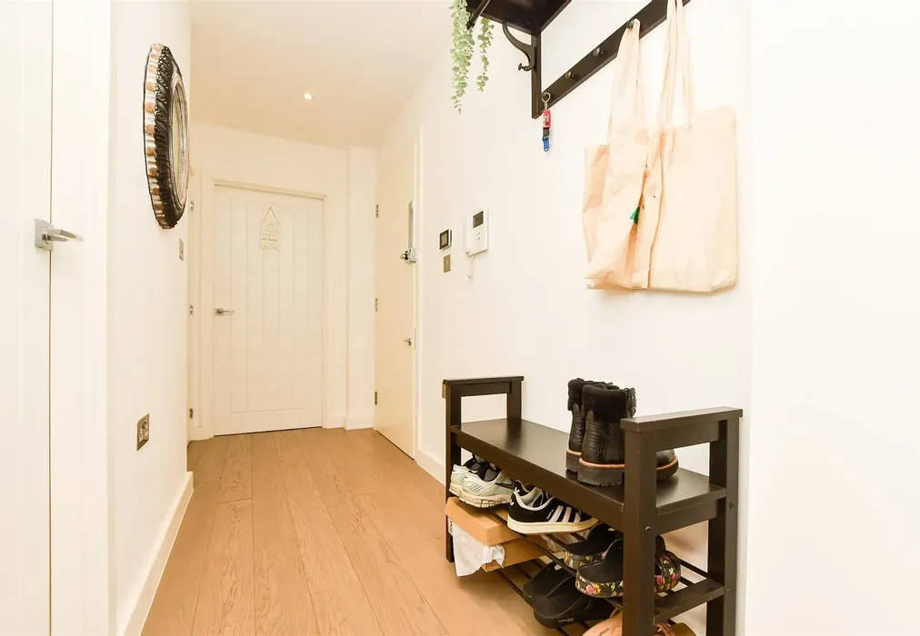 Hallway - Lincoln Road, Dorking, Surrey - Wards of Kent