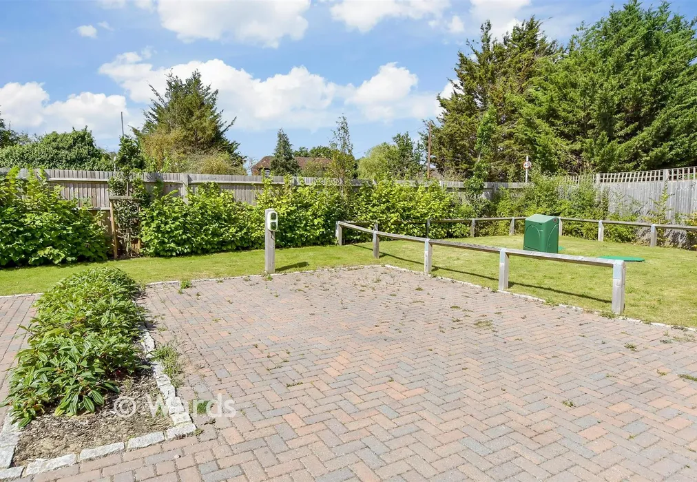 Driveway/Parking - Sapphire Park, Sutton Valence, Kent - Wards of Kent