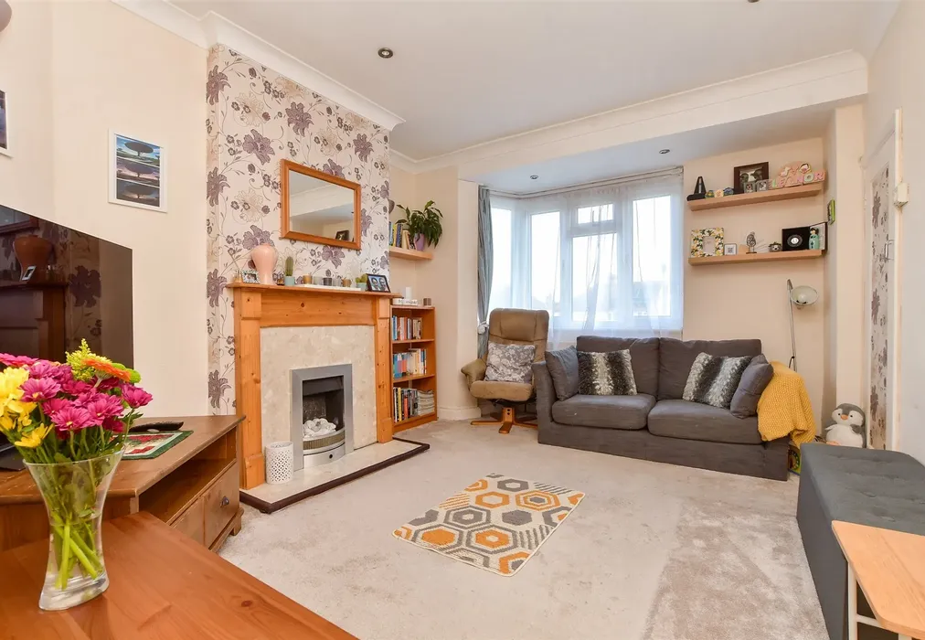 Lounge - Alberta Avenue, Sutton, Surrey - Wards of Kent
