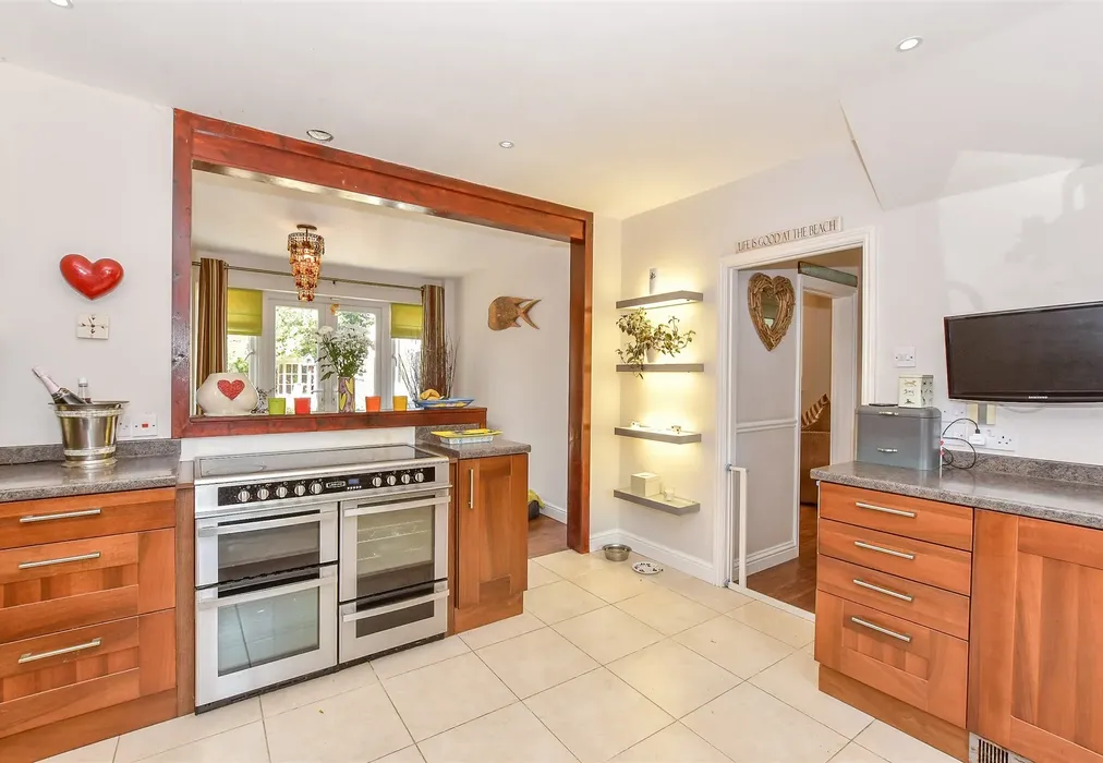 Kitchen - Orgarswick Avenue, Dymchurch, Kent - Wards of Kent
