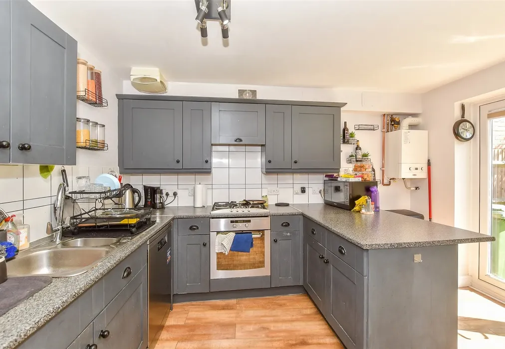 Kitchen - Jackwood Way, Tunbridge Wells, Kent - Wards of Kent