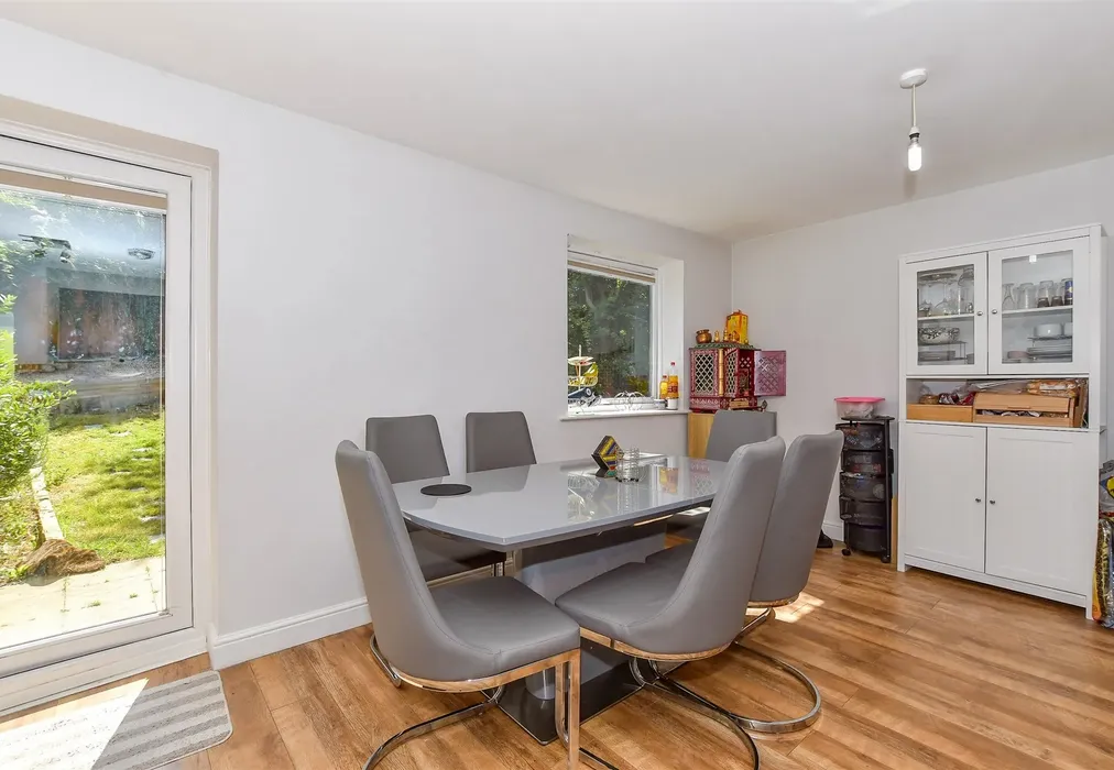 Kitchen - Jackwood Way, Tunbridge Wells, Kent - Wards of Kent