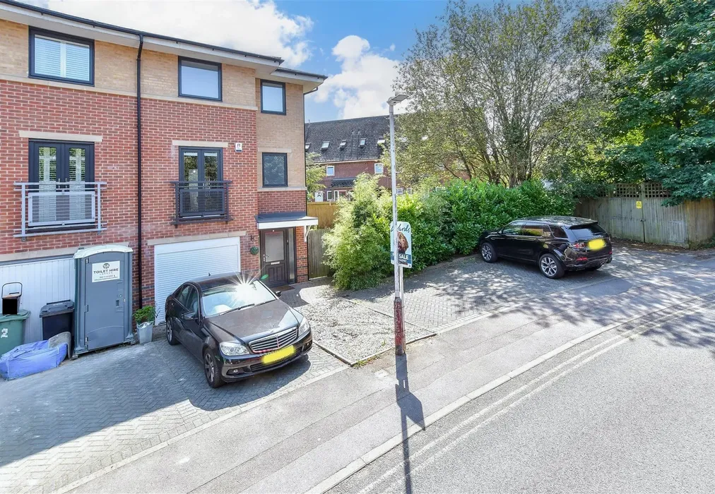 Front - Brochure - Jackwood Way, Tunbridge Wells, Kent - Wards of Kent