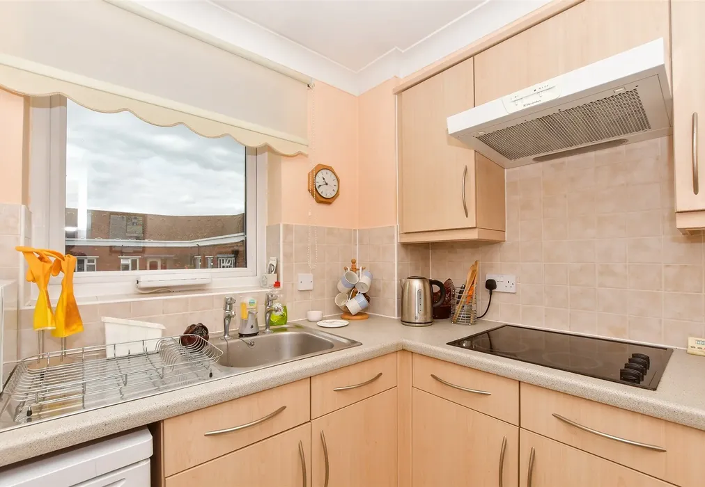 Kitchen - London Road, Redhill, Surrey - Wards of Kent
