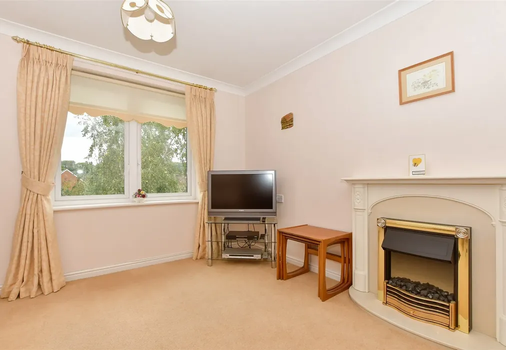 Living/Dining Room - London Road, Redhill, Surrey - Wards of Kent
