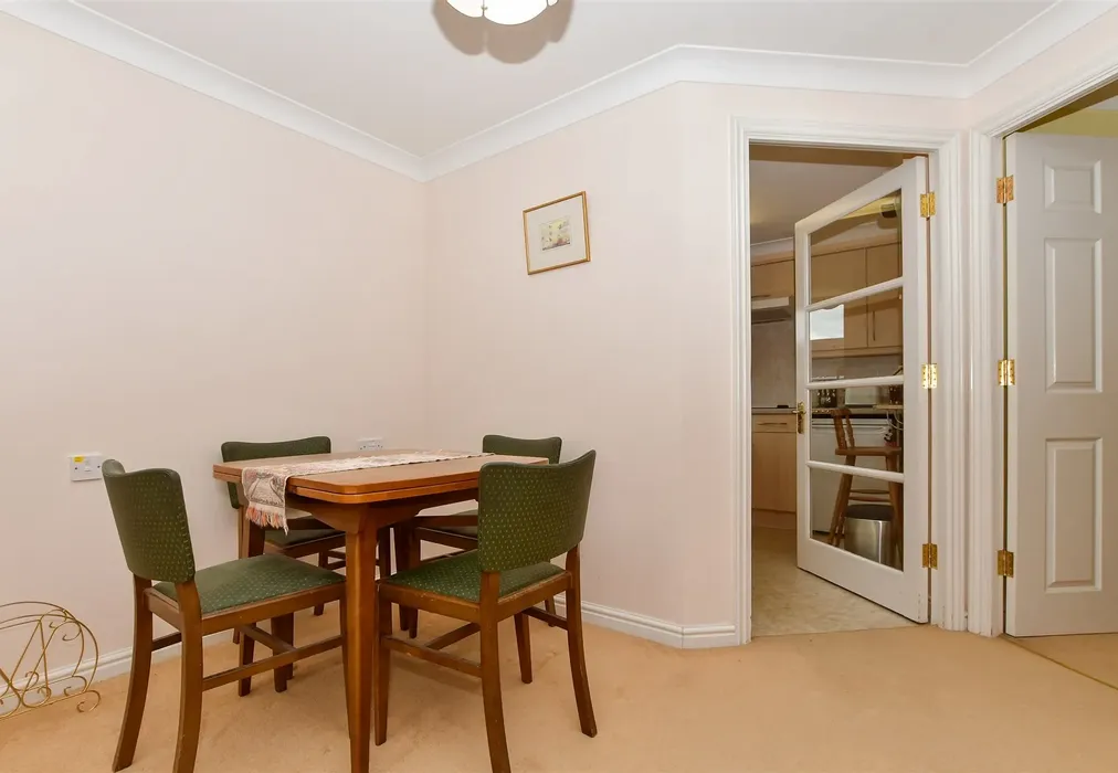 Living/Dining Room - London Road, Redhill, Surrey - Wards of Kent